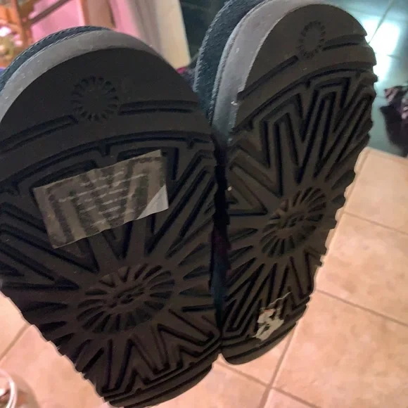 Ugg slippers - Picture 2 of 3